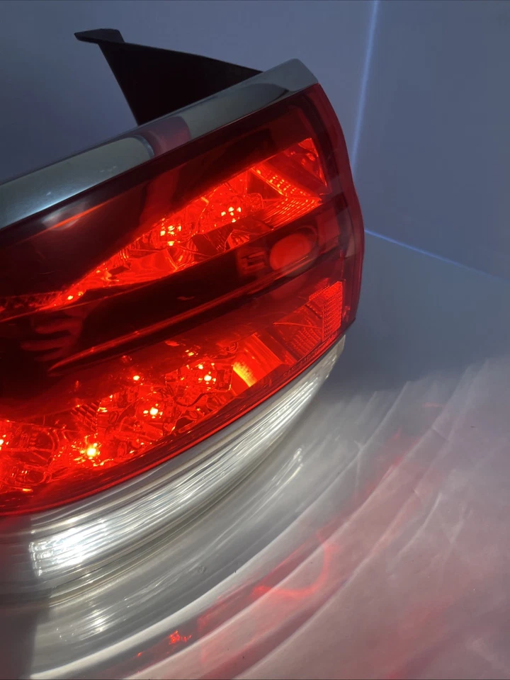 2010-2012 Lincoln MKT Left Tail Light Lamp LH Driver OEM BA13-13B505-AG Foto 2 de 4