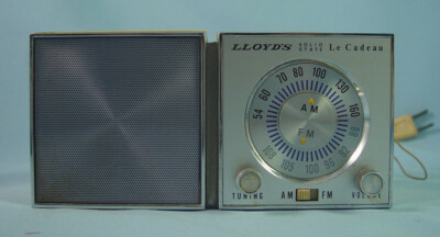 Vintage LLOYD'S Solid State Le Cadeau Radio Model 8H25-07A WORKING  CIRC. 1968