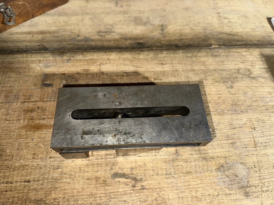 VINTAGE TOOLMAKER MACHINIST GRINDING VISE WITH BOX - Image 4 of 4