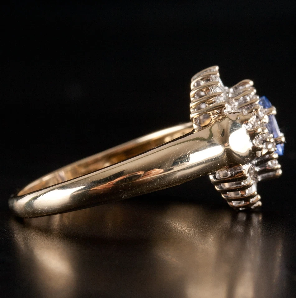 Anillo de compromiso con halo de diamantes ovalados de tanzanita de oro amarillo blanco de 14 k .89 ctw 5,5 g Foto 4 de 4