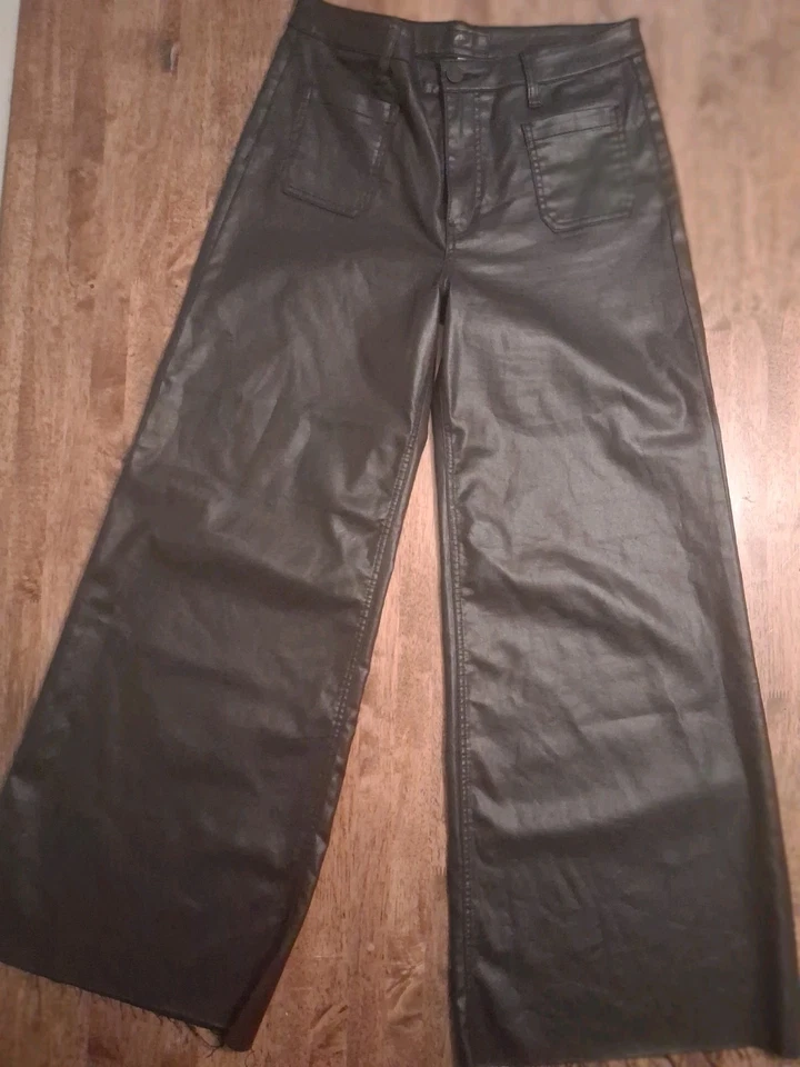 ¡NUEVO SIN ETIQUETAS! PANTALÓN KUT FROM THE KLOTH GOLDIE SUPER ACAMPANADO IMITACIÓN CUERO DOBLADILLO CRUDO 10 Foto 2 de 4