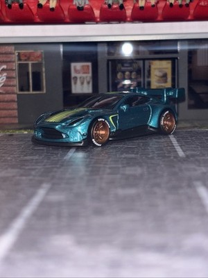 Hot Wheels Aston Martin Vantage GT3 Custom Real Rider.
