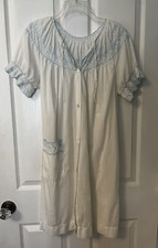 VINTAGE KOMAR White COTTAGE Core PRARIE NIGHTGOWN Lightweight Embroidered M/L