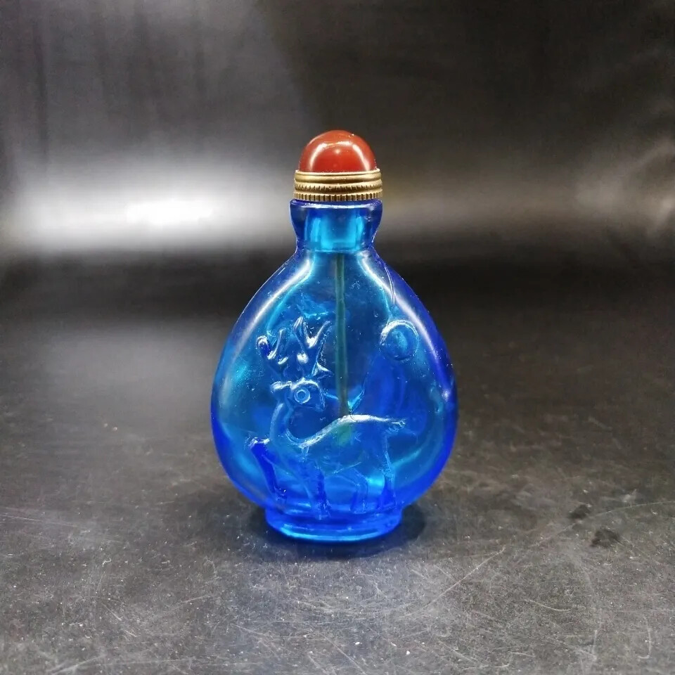 Artesanía de tallar imágenes de tigres rojos y alces en botellas nasales de vidrio azul