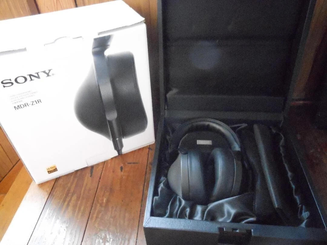 Sony MDR-Z1R Closed Back Over-Ear Headphones Black with Box from