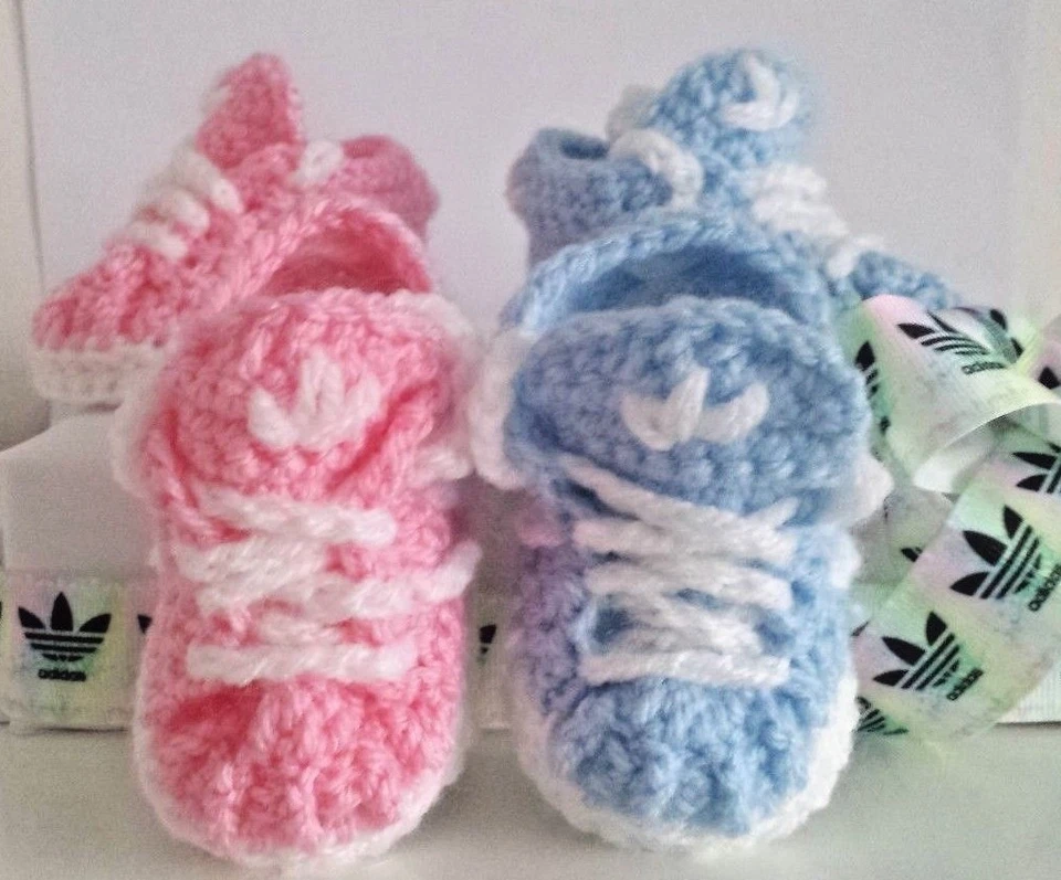 BABY CROCHET KNITTING HAND SHOES TRAINERS  CLOTHES SOCKS HATS CAPS BOOTS — 第 2/4 张图片