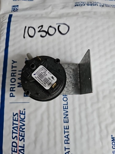 Honeywell IS20205-6117 Air Pressure Switch HK06WC100 (P3)