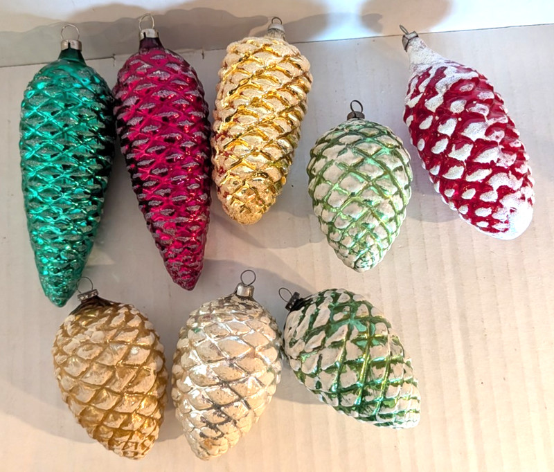 8 glass Pine Cones Green red gold 1960s Czech Republic Lot mercury mica D4