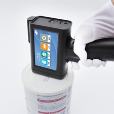 Handheld Inkjet Printer Prints Serial Number and Lot Number on Biscuit Boxes