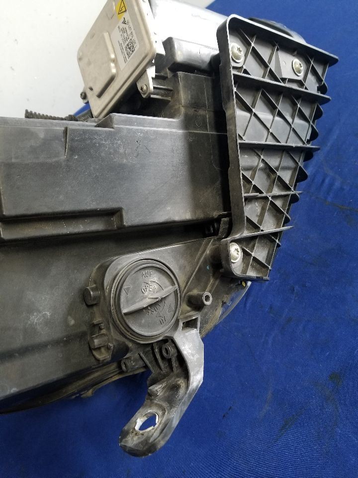 Headlight 2014 Maserati Ghibli W/ 2 Modules, Adaptive, Tabs Broken 