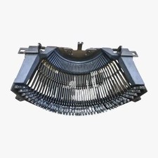 Original Olivetti Lettera 32 Typewriter Basket AZERTY thumbnail