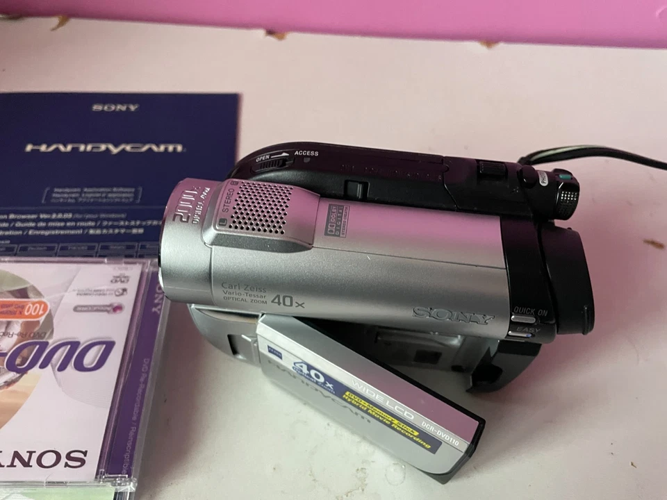 Sony DCR-DVD110E Camcorder + Discs x 2 - Image 3 of 4