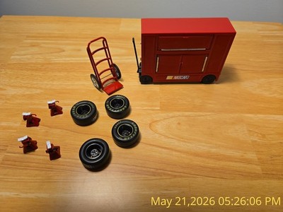 1:24 NASCAR DIE CAST PIT EQUIPMENT GOOD YEAR TIRES TOOL BOX