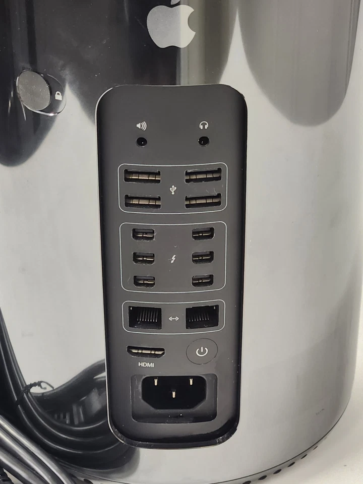 2013 Apple Mac Pro A1481 4-Core Xeon E5 3.7GHz 16GB 256GB SSD Dual FirePro D300 - Image 2 of 3