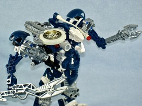 Lego Bionicle 8623 KREKKA - &nbsp;2004 Titan Warrior with Glow in the Dark Disk