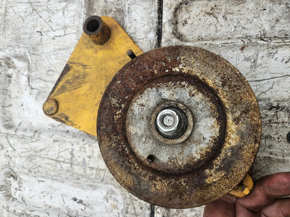 Cub Cadet 451 Snowblower Tensioner  1782 2182 1864 1863 1862 1861 1641 1440 - Image 2 of 2