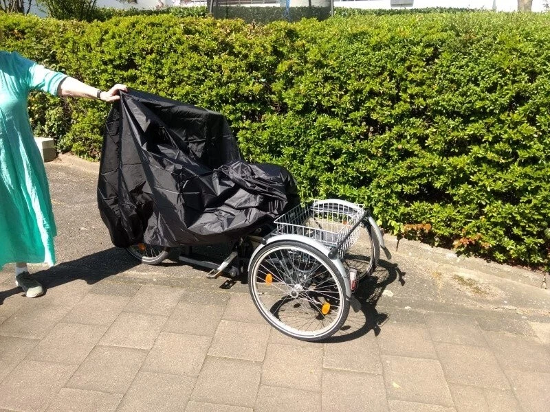 Große robuste Wetterschutzplane für Dreirad Erwachsene Farbe schwarz mit Beutel