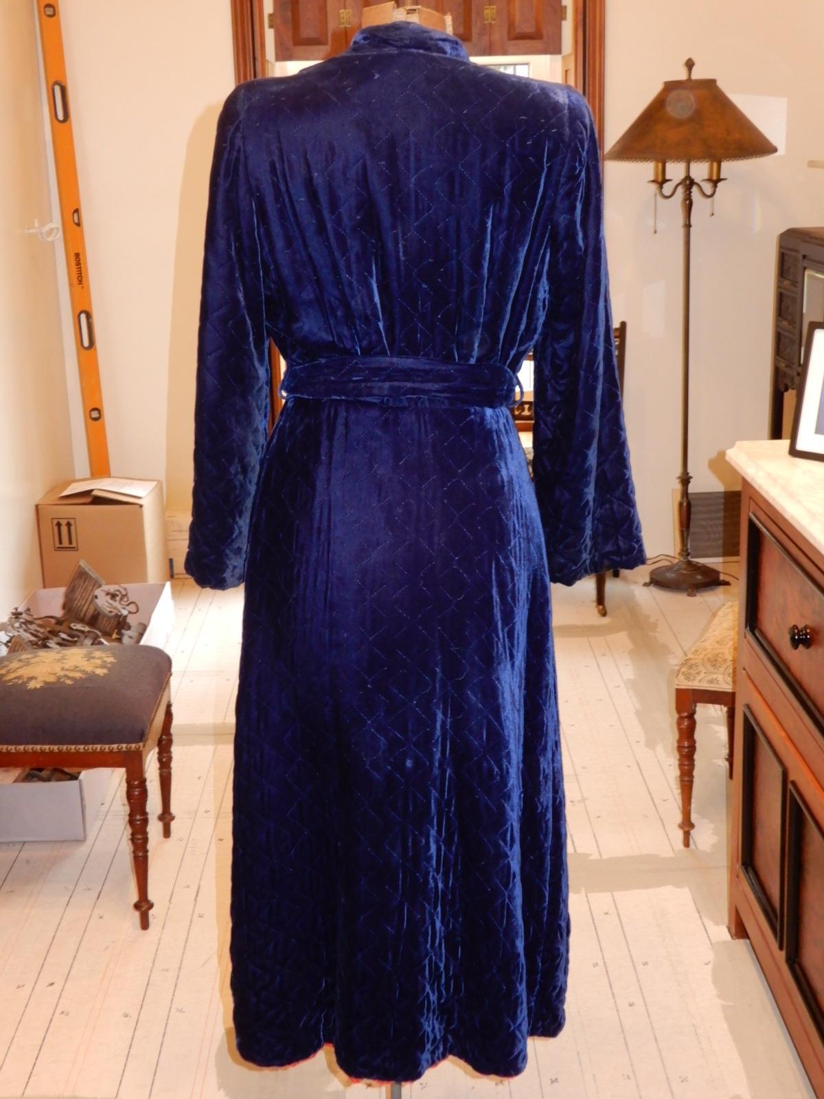 ANTIQUE EARLY 1900s MENS BLUE VELVET ROBE Gem