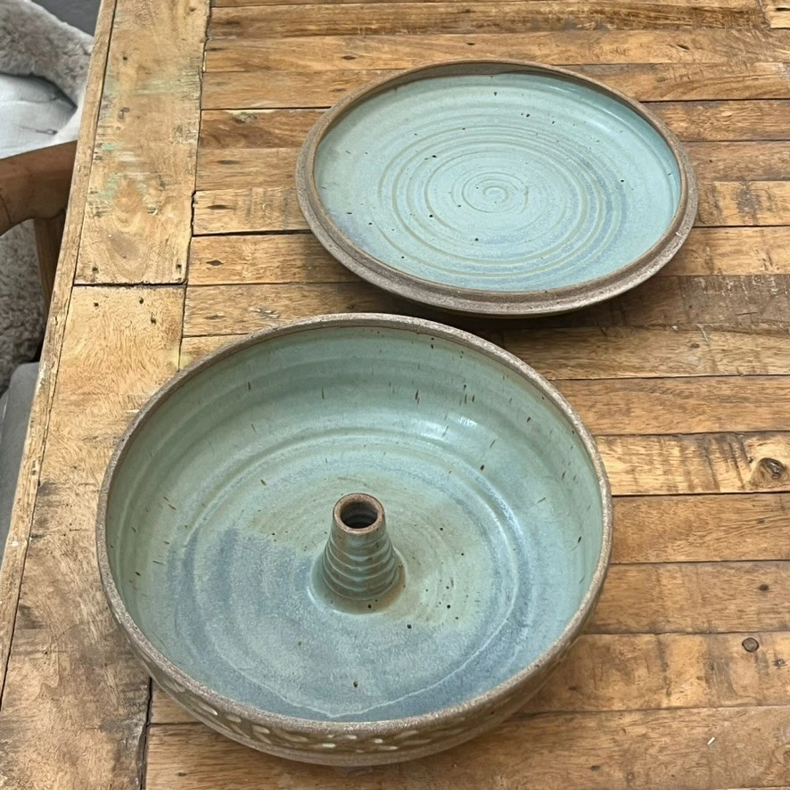 Vintage Art Studio Stoneware Bundt Pan Signed with Lid - Image 4 of 4