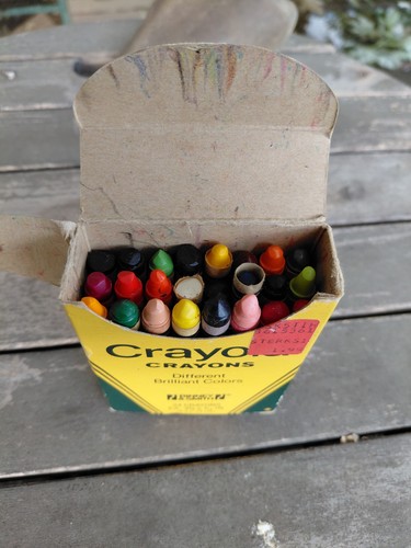 VTG Crayola Crayons 24 Pack Binney & Smith 1979-84 Different Brilliant Colors