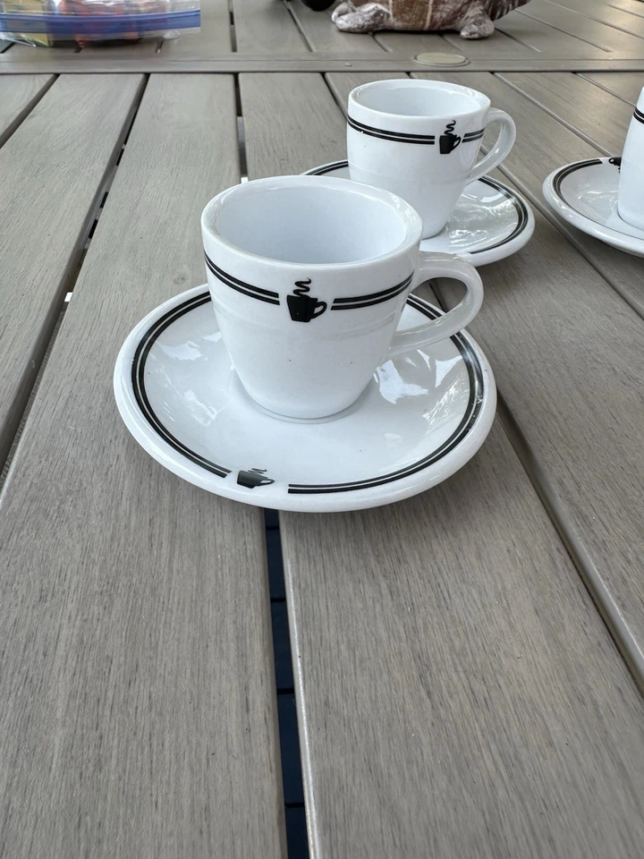 Juego de 4 tazas y platillos de café espresso blanco y negro Ruta Sesenta y seis estilo café Foto 2 de 4