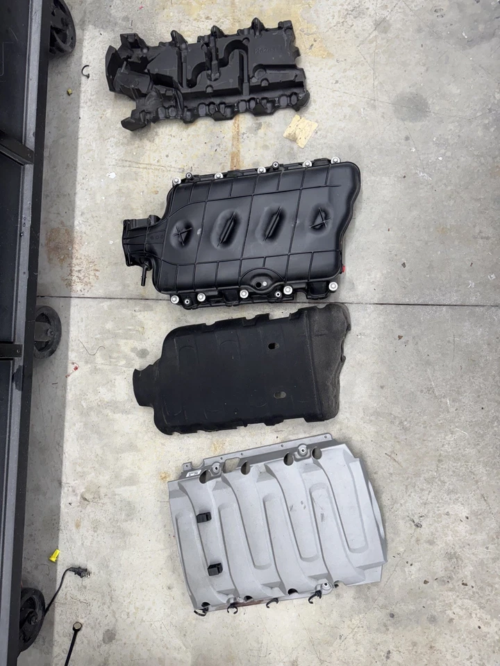 2016-2024 Chevy Camaro LT1 SS 6.2L Intake Manifold Engine Cover OEM GM - Image 3 of 4