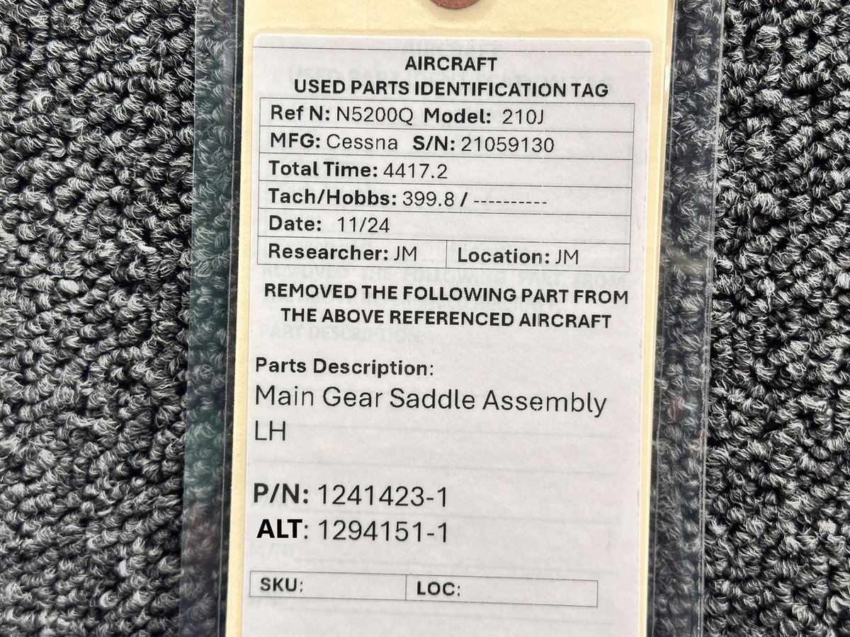 1241423-1 (Alt: 1294151-1) Cessna 210J Main Gear Saddle Assembly 1241423-1 (Alt: 1294151-1) Cessna 210J Main Gear Saddle Assembly