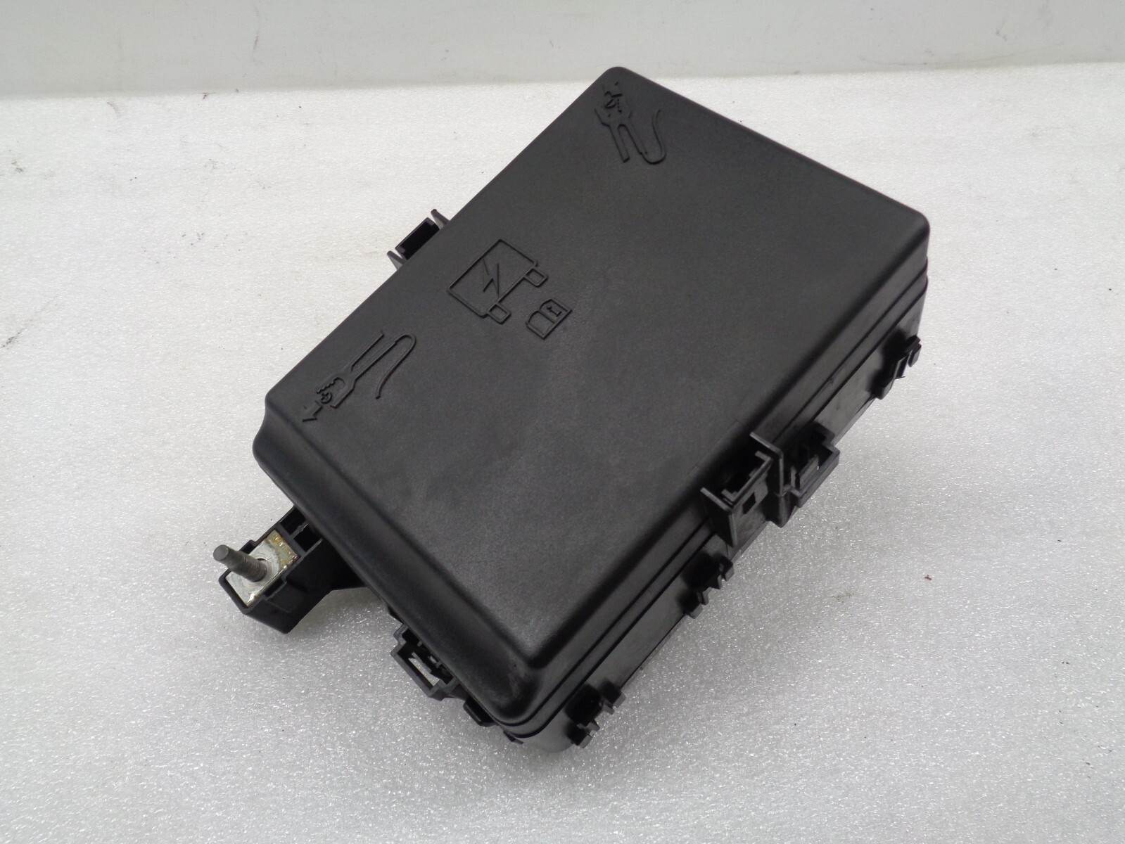 2014-2017 Maserati Ghibli Engine Fuse Box Battery Relay Assembly OEM AK2402115