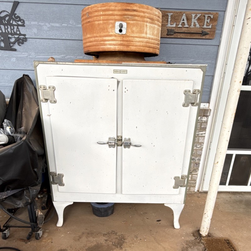 General Electric Vintage Refrigerator Copper Tub Metal Interior Antique White