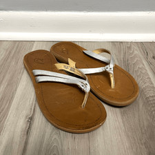 OluKai Sandals Women  s 8 Kapene Luana Brown Leather with Silver Straps Flip Flop