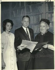 1966 Press Photo Donation of late Mayor Morrison papers to Tulane University