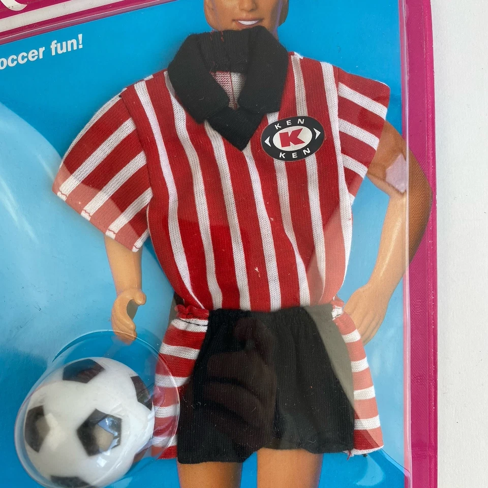 Ken Cool Looks Fashions 1994 divertido traje de fútbol Mattel #12608 nuevo en tarjeta leer Foto 3 de 4