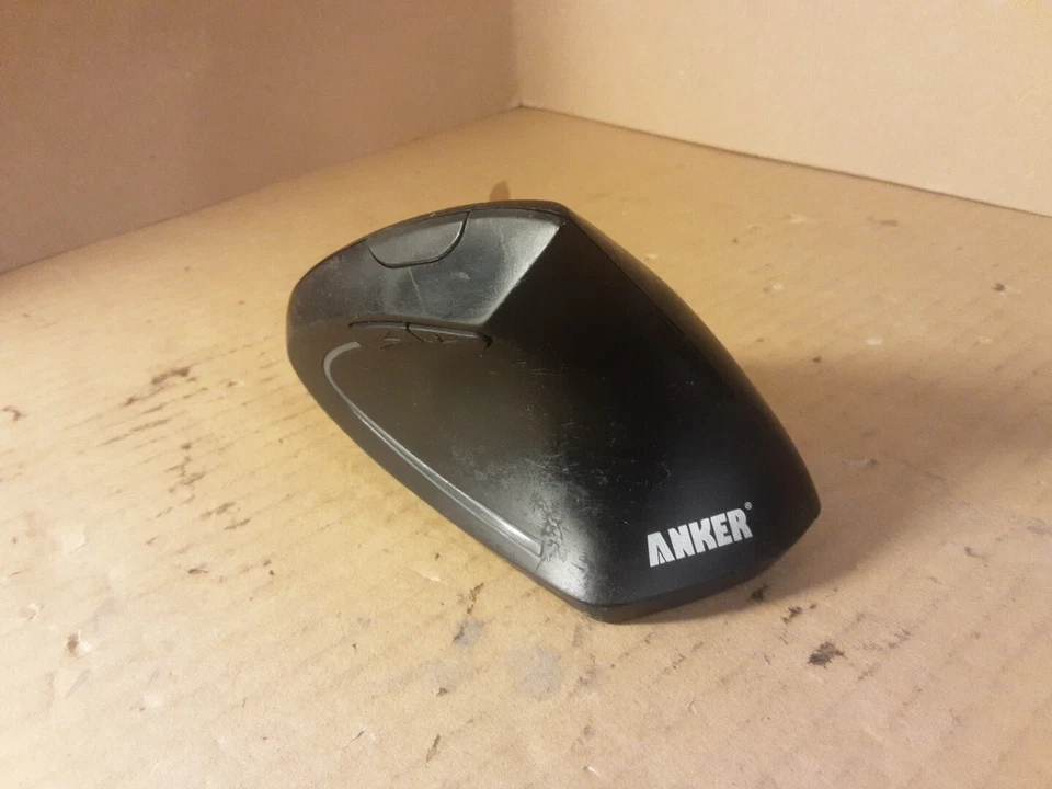 Anker 98anwvm-uba Wireless Vertical Ergonomic Optical Mouse with Dongle - Image 2 of 4