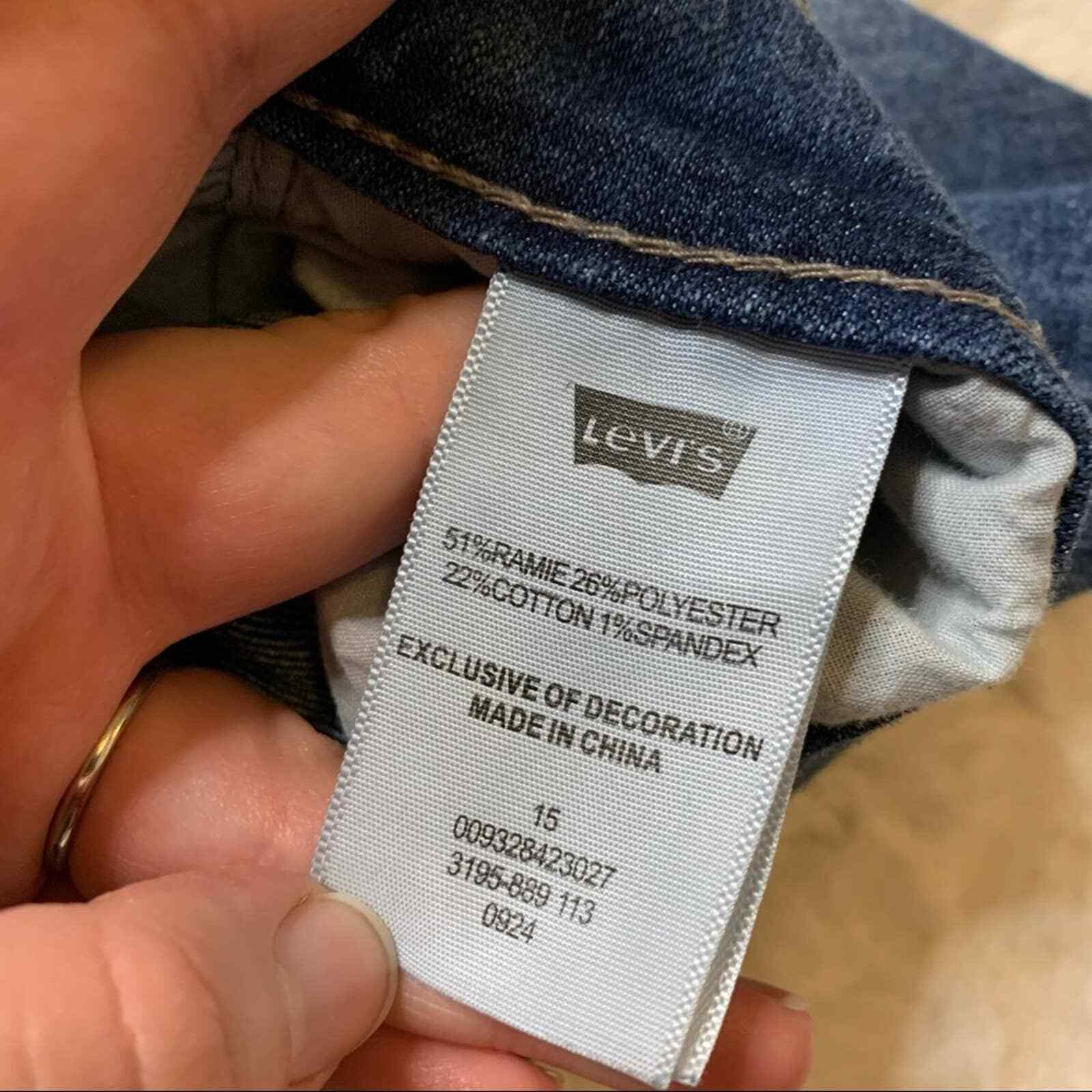 LEVI’S Authentic Juniors mid length medium wash s… - image 9