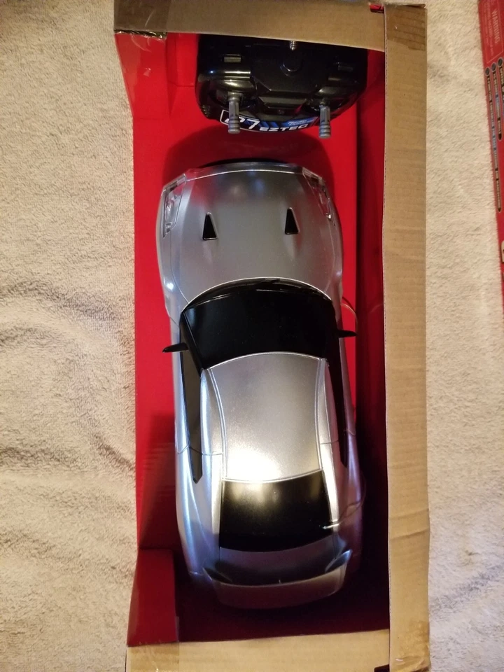 NIOB EZ Tec Radio Shack 2010 Gray Nissan GT-R RC Car 1:15  Scale - Image 3 of 4