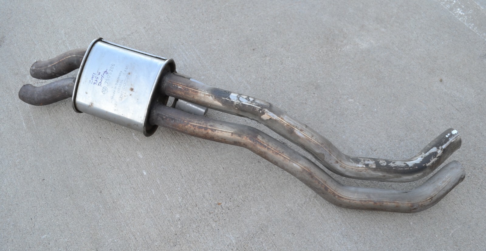 20002005 BMW 325xi Center Exhaust Resonator Muffler Hanger E46 325i