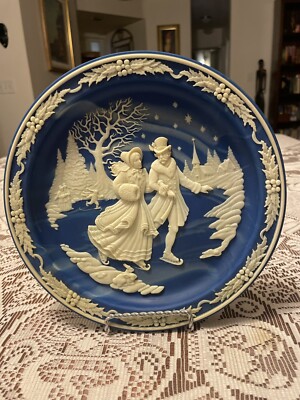 Vintage ''Skaters at Twilight'' Christmas Cameos by Incolay Studios USA