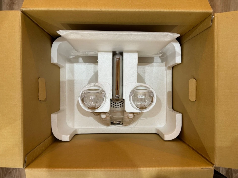 Boxed & Immaculate Condition Apple  iMac G4 15" 1GHz PowerPC Model 6,3 2003 - Image 3 of 4