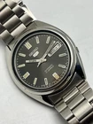 Vintage Seiko 5 Automatic 7009 Stainless Steel 17 Jewels Day/Date Mens watch