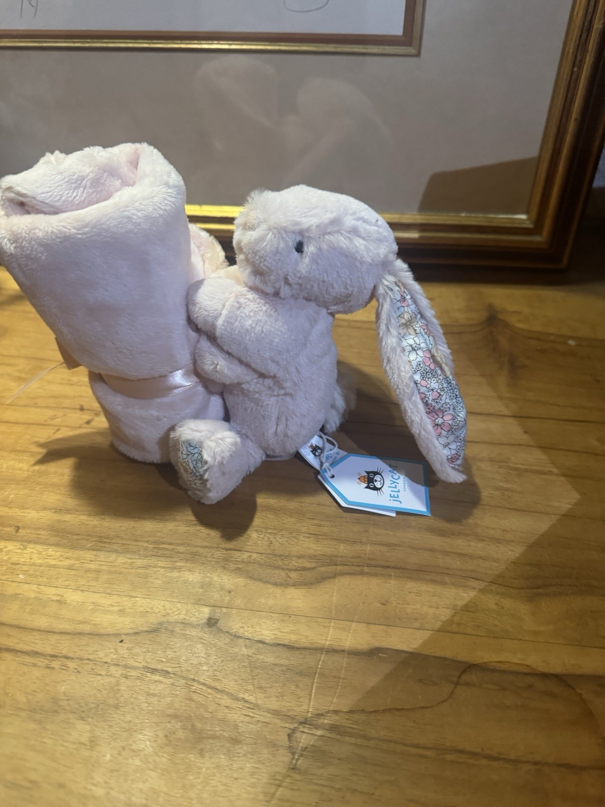 Jellycat Blossom Blush Bunny couverture de portage et sieste bébé