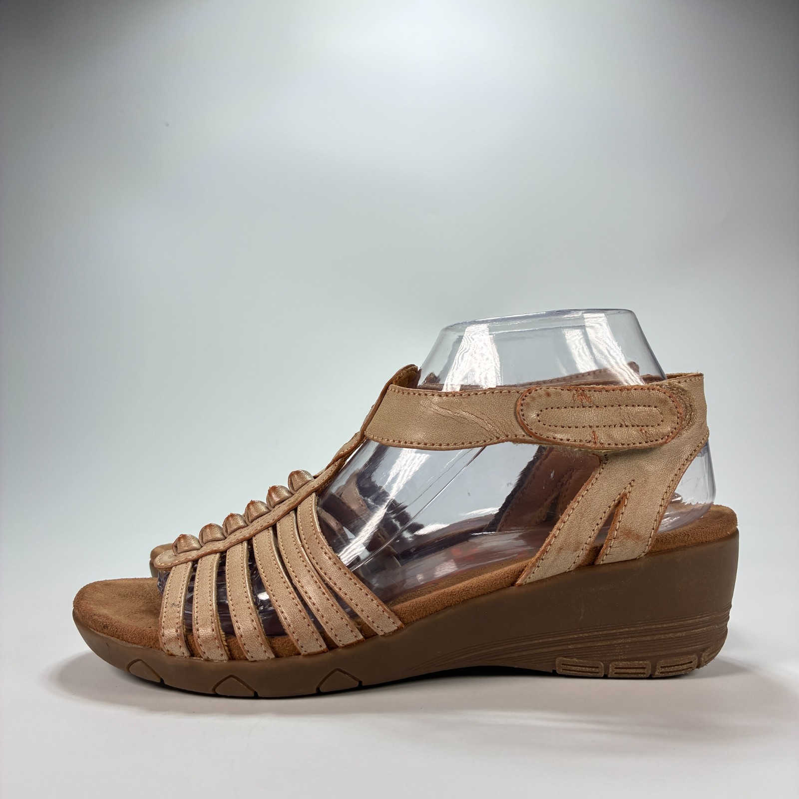 Baretraps Hermine Caramel Brown Braided T-Strap Wedge Sandals Women’s Size 8M