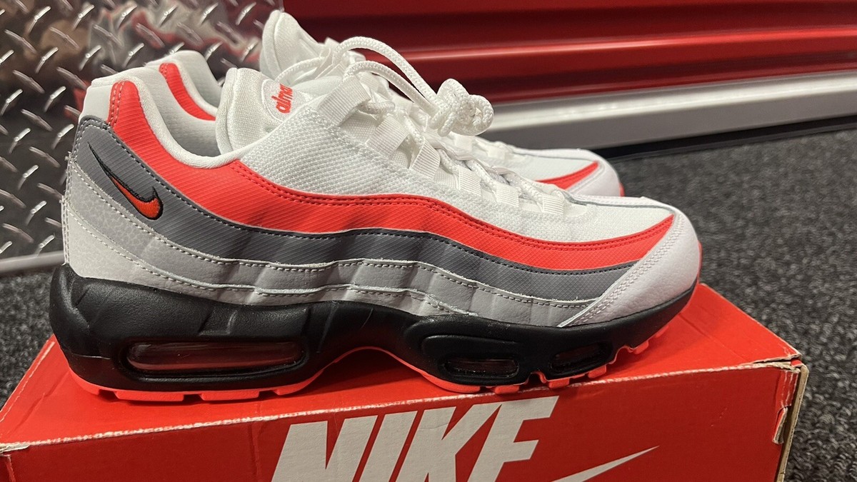 Nike Air Max 95 Essential “Comet” White/ Crimson (749766-112) 2018 Men’s Size 11 2018 Nike Air Max 95 Essential  main image 4