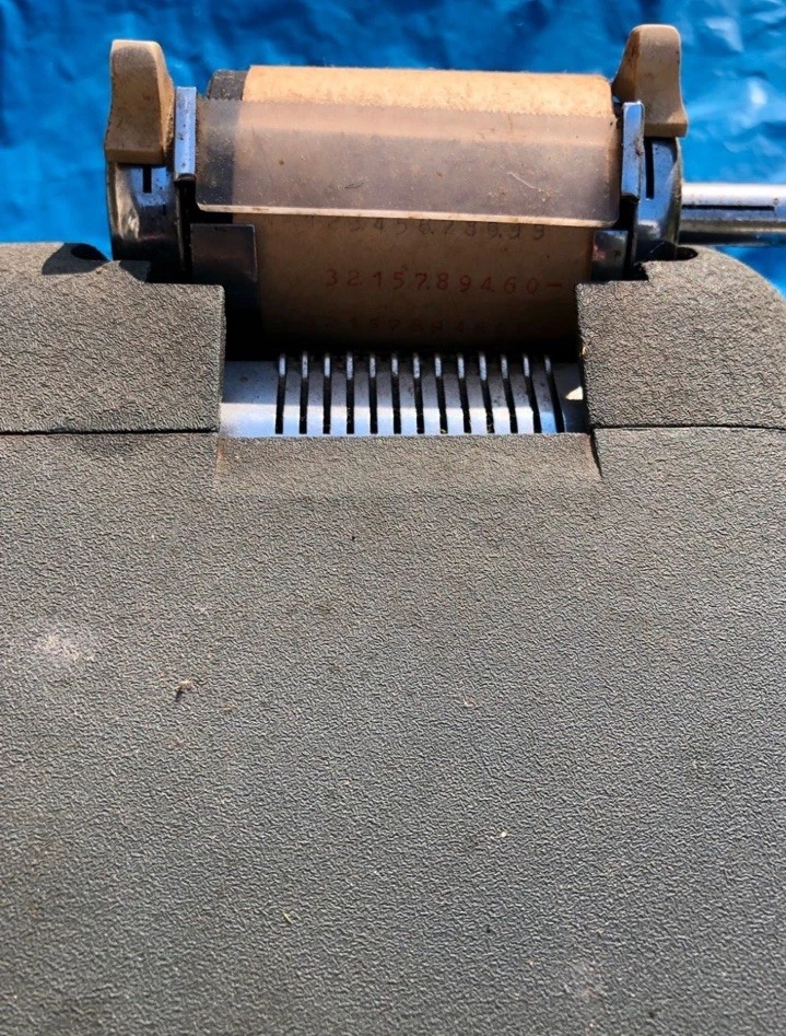 Alte Rechenmaschine, Olympia, Made in Germany Western Zone, Dachbodenfund