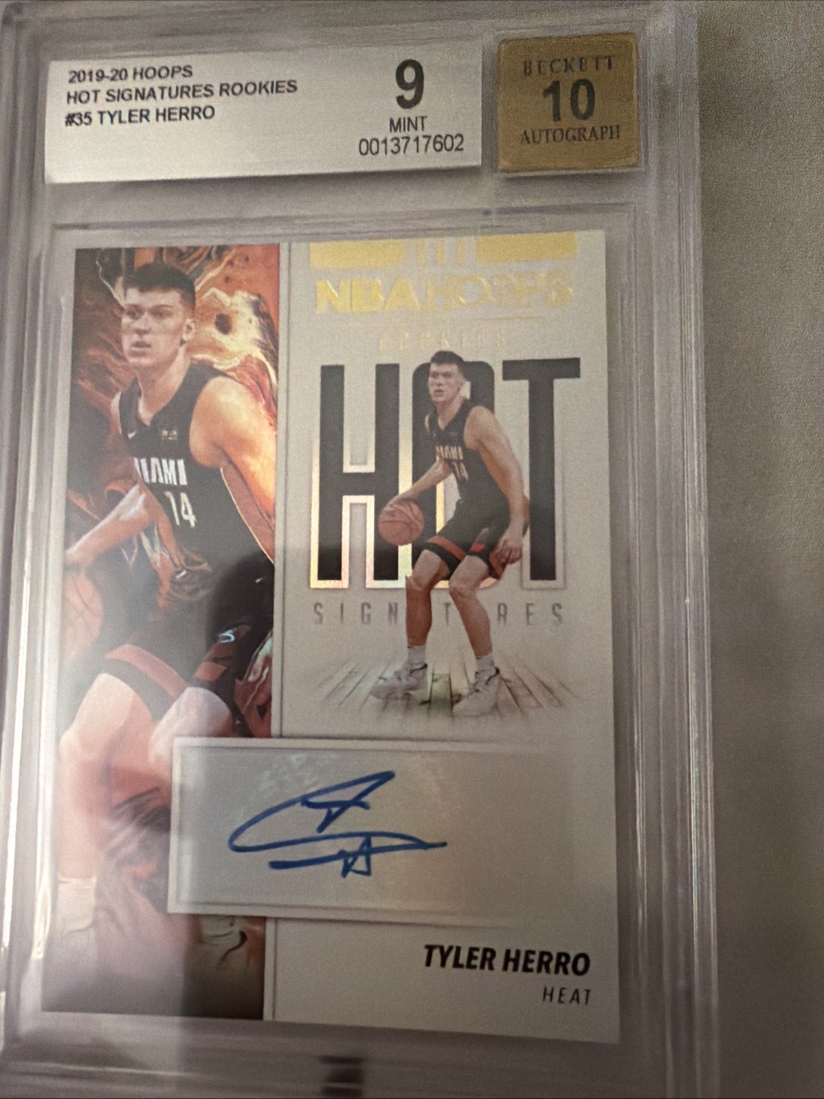 2019-2020 NBA Hoops Hot Sig Rookies Tyler Herro Gm9