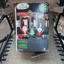 Gemmy Mr&mrs Claus Scene 7.5