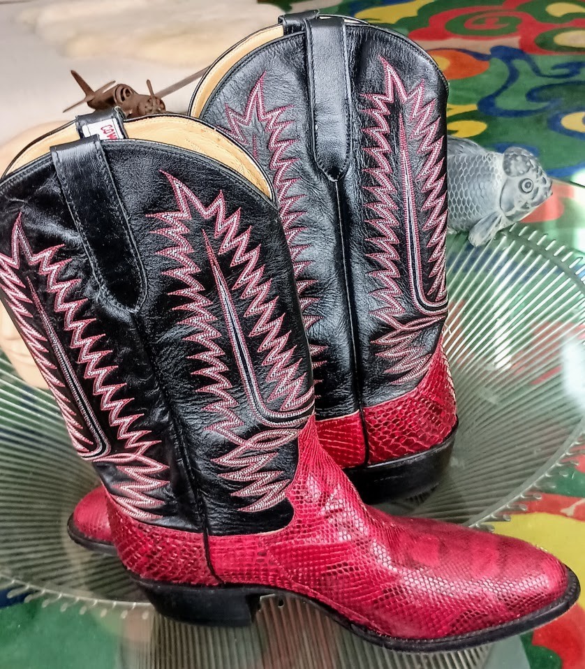 MINTY! Rare EXOTIC Cowtown  RUBY Red  PYTHON Snak… - image 8