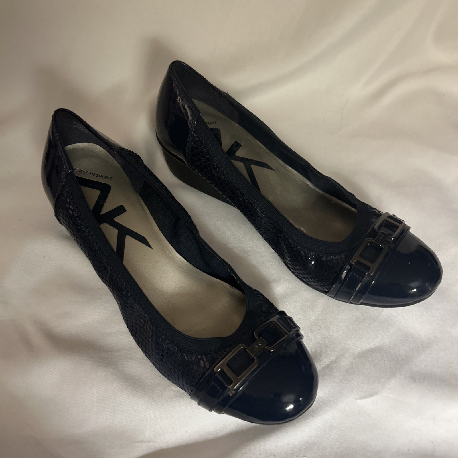 Anne Klein Sport AK Navy Blue Black Wedge Pump  Slip On Shoes 9.5M Chain Front