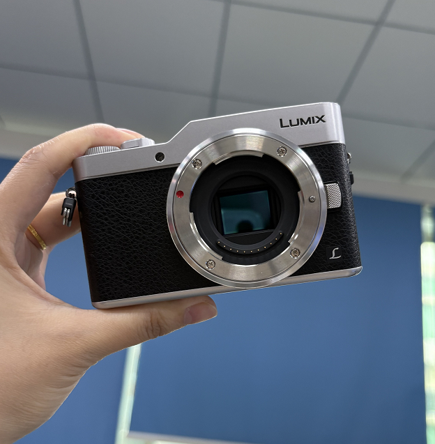 Panasonic Lumix DC-GF9 Mirrorless Camera W/Charger English Work