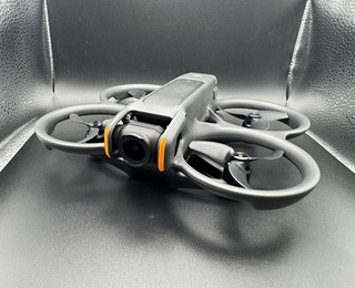 DJI Avata 2 FPV Cinewhoop Kamera Drohne grau – flugbereite Drohne