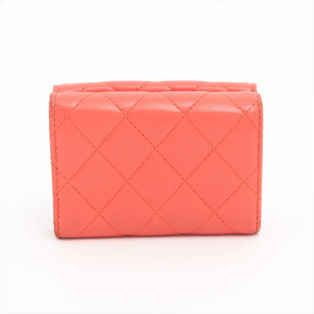 Chanel Matelasse Lambskin Compact Wallet Red Silver Metal Fittings 26XXXXXX thumbnail 2